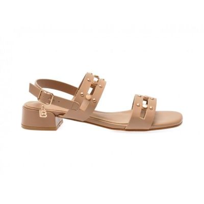 Laura Biagiotti 8082 Sandalo donna ecopelle beige con borchie oro piatte e tacco foderato alto 4cm